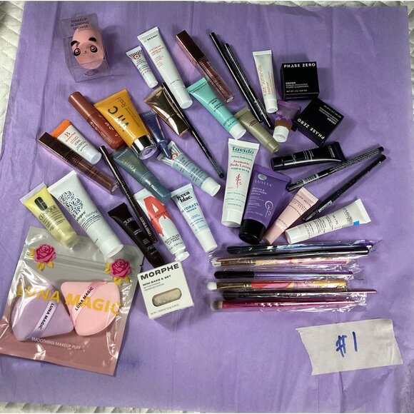 Luxury Skincare Cosmetics Bundle With Makeup Brushes And Beauty Accessories New - Picture 1 of 4